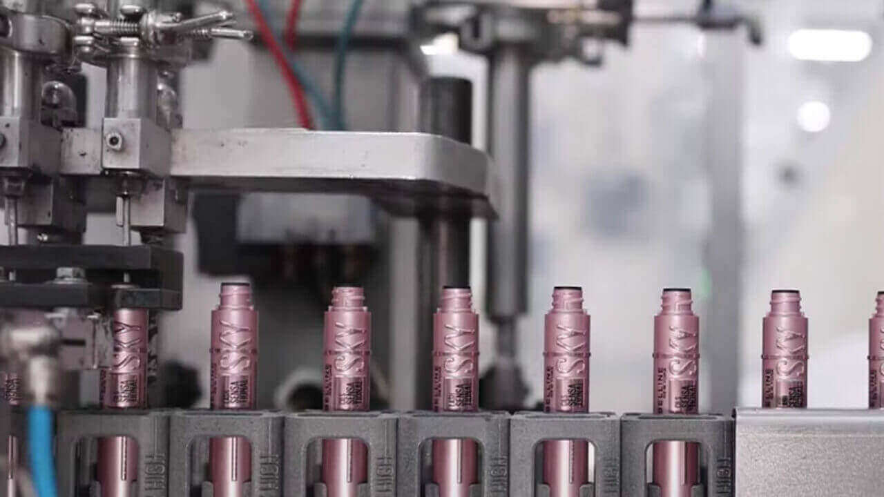 L’Oreal reduces costs by 33% using MJF technology 3D printers.